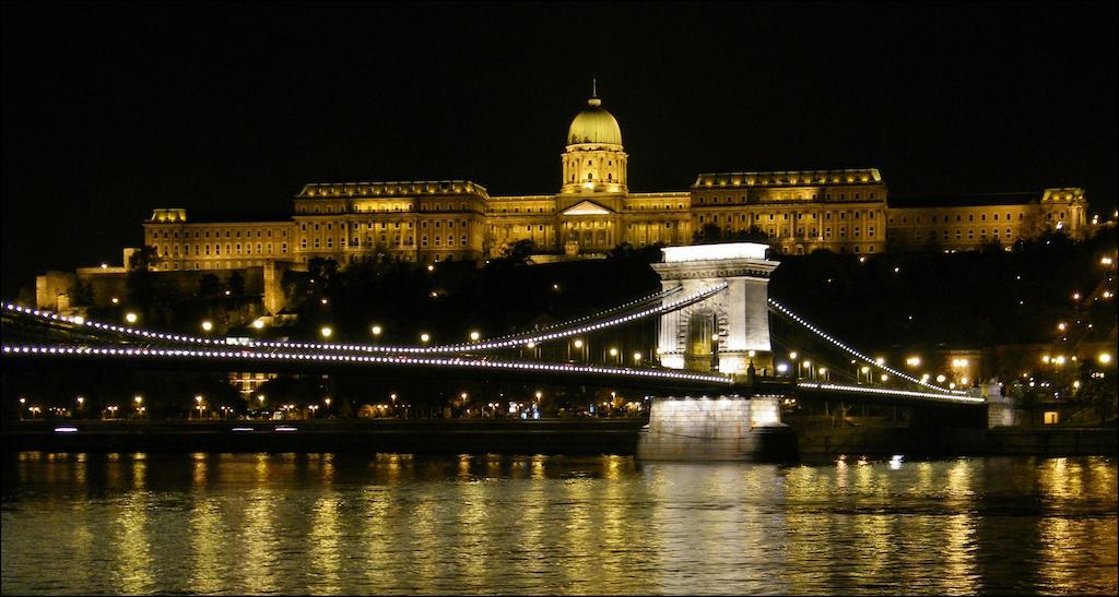 Attila Hotel Budapesta Exterior foto