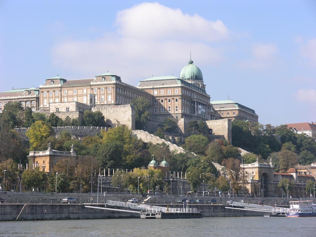 Attila Hotel Budapesta Exterior foto